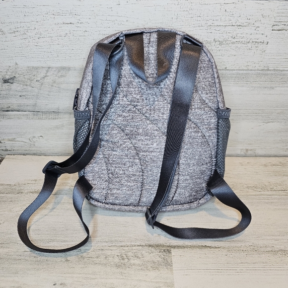 🆕️ Adidas Linear Mini Backpack Gray Adidas Travel Bag Adjustable Straps NWOT - Picture 2 of 7